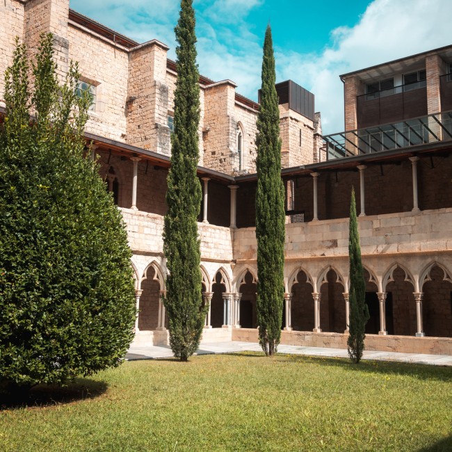 Binnenplaat van La Universitat de Girona